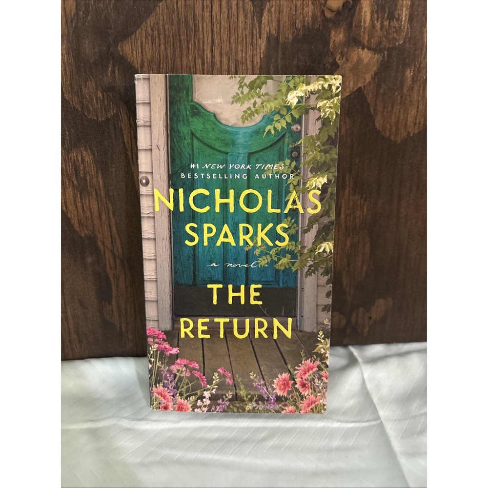 The Return - paperback, 1538728591, Nicholas Sparks